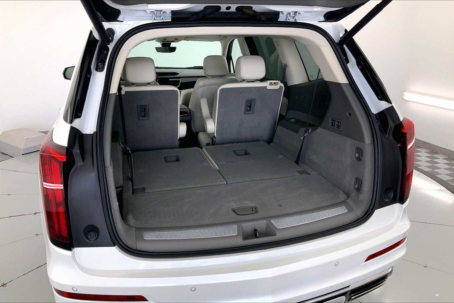 Thumbnail: 2022 Cadillac XT6 - 19