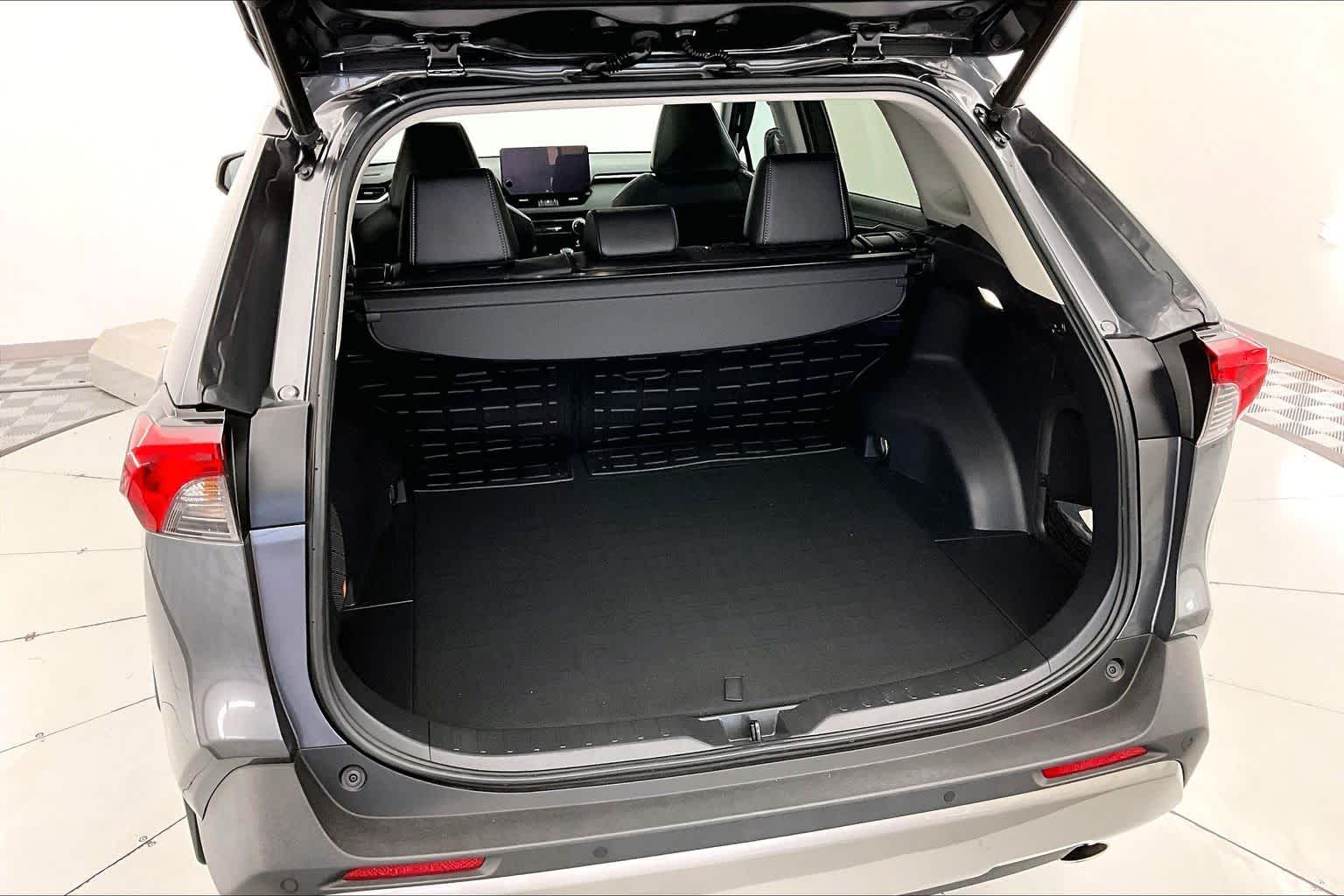 Thumbnail: 2023 Toyota RAV4 - 19