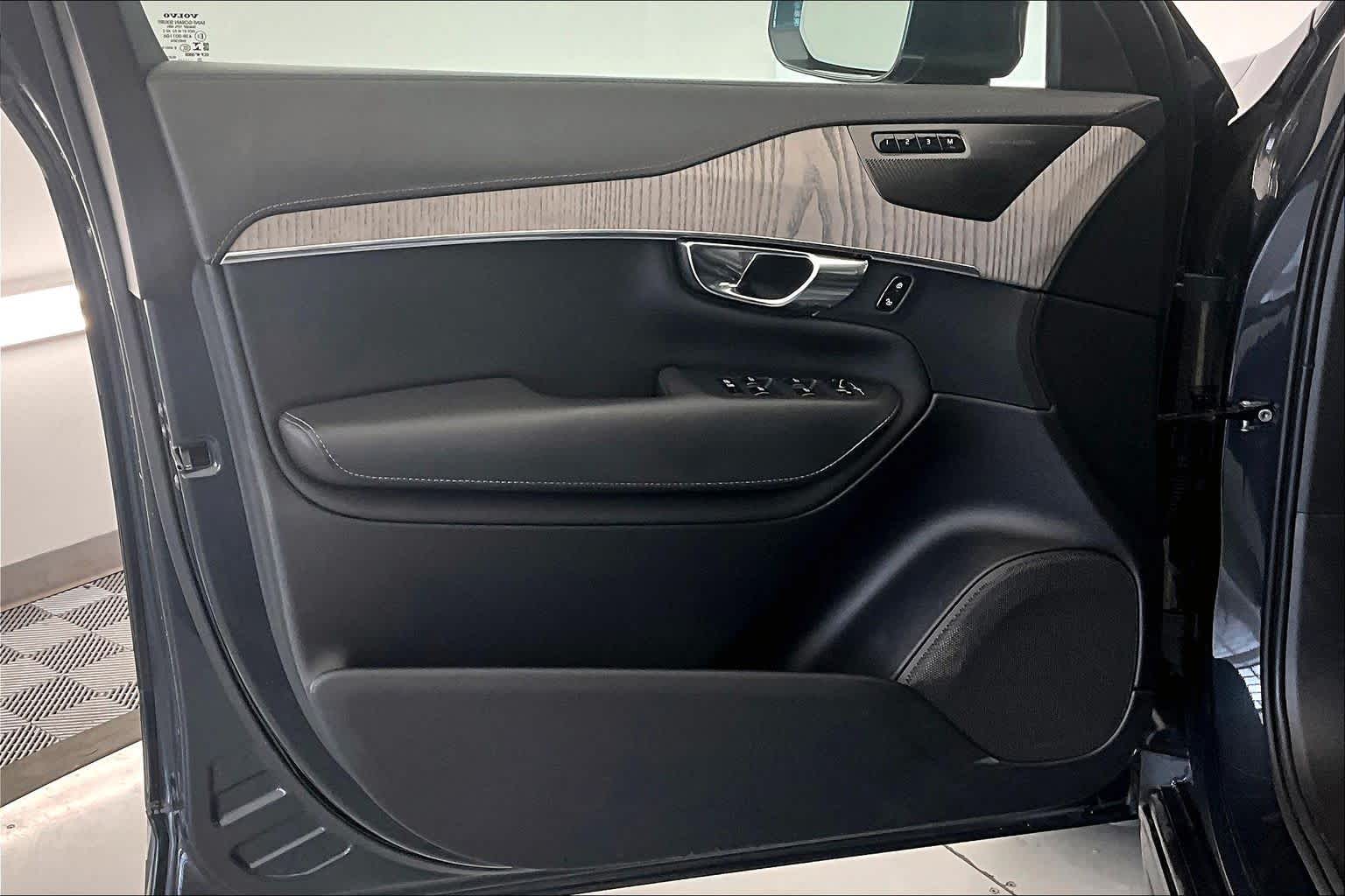 Thumbnail: 2021 Volvo XC90 - 23