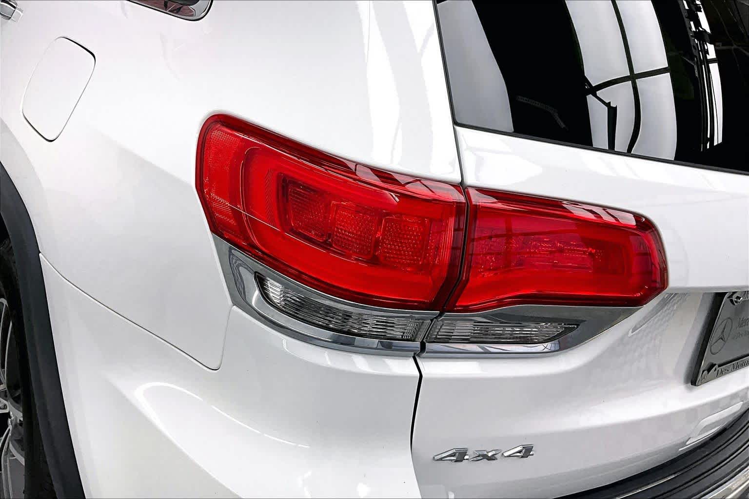 Thumbnail: 2018 Jeep Grand Cherokee - 25