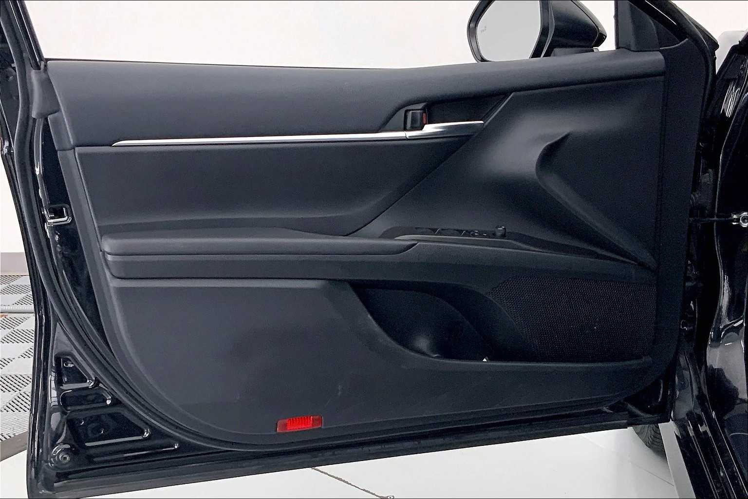 Thumbnail: 2022 Toyota Camry - 22