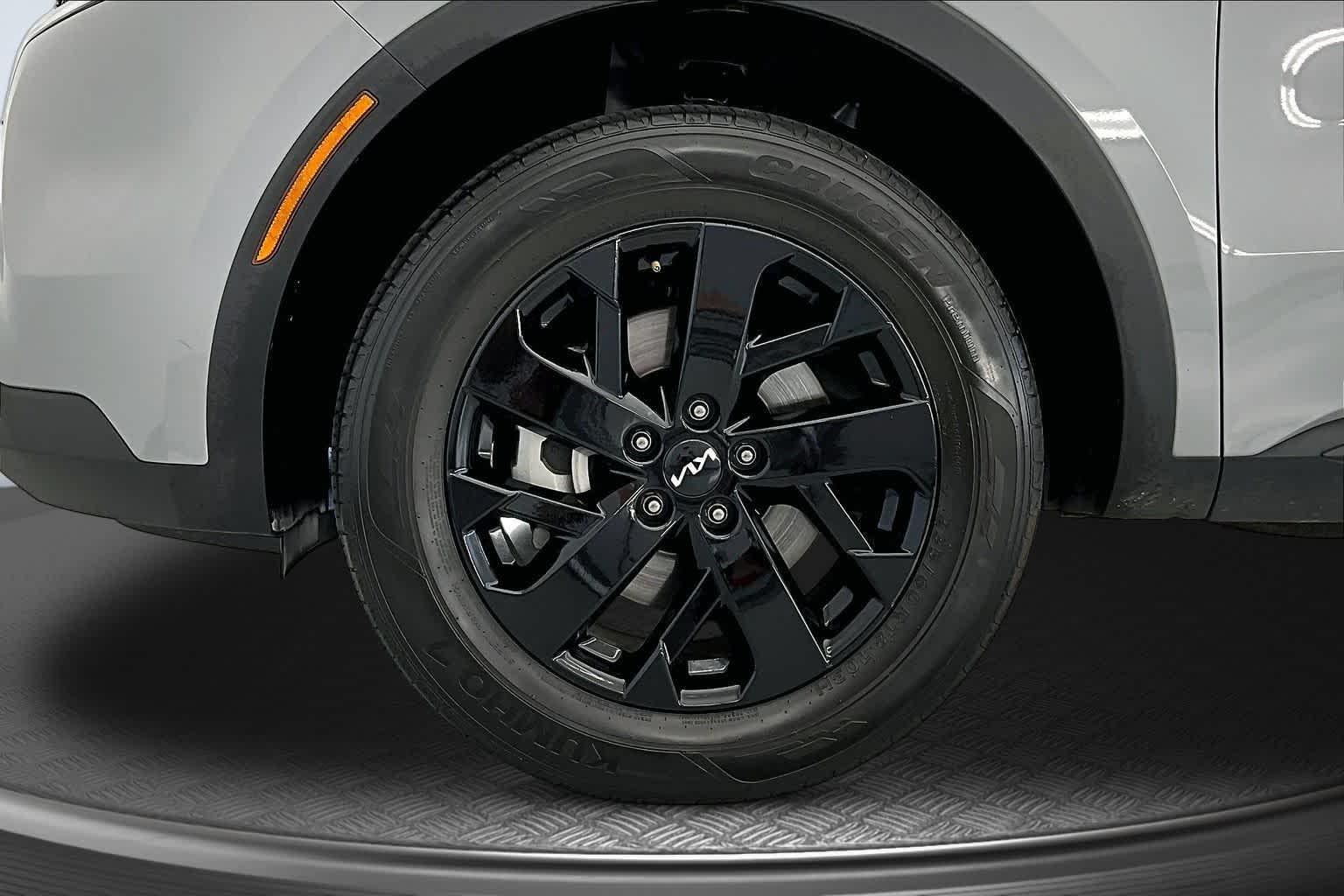 Thumbnail: 2023 Kia Sorento - 8