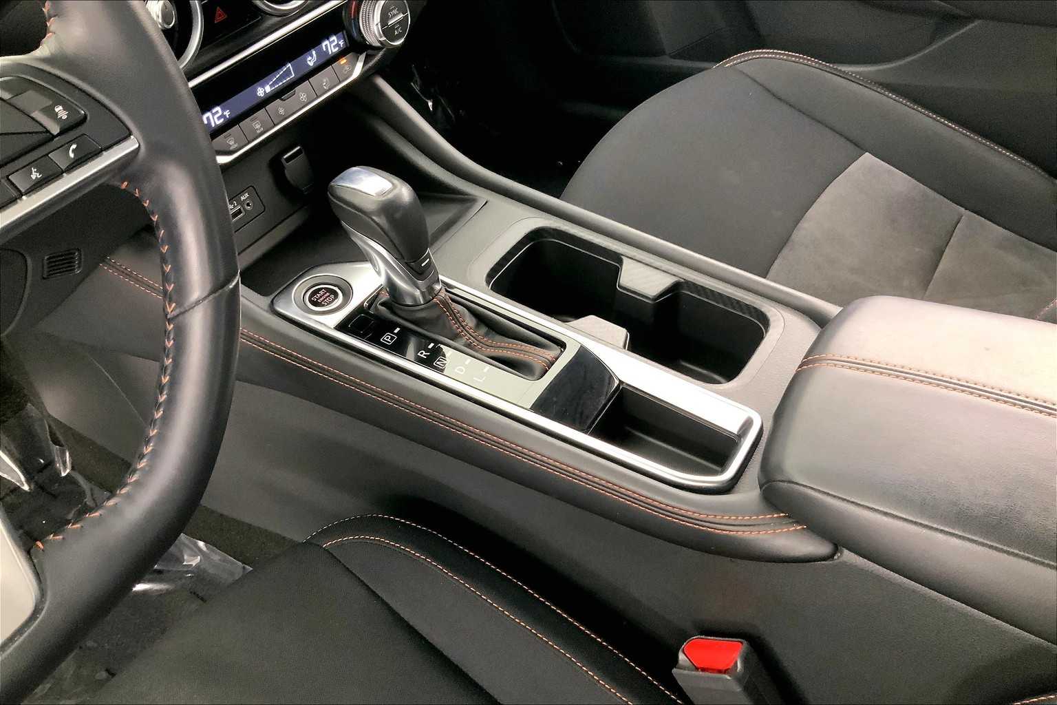 Thumbnail: 2020 Nissan Sentra - 17