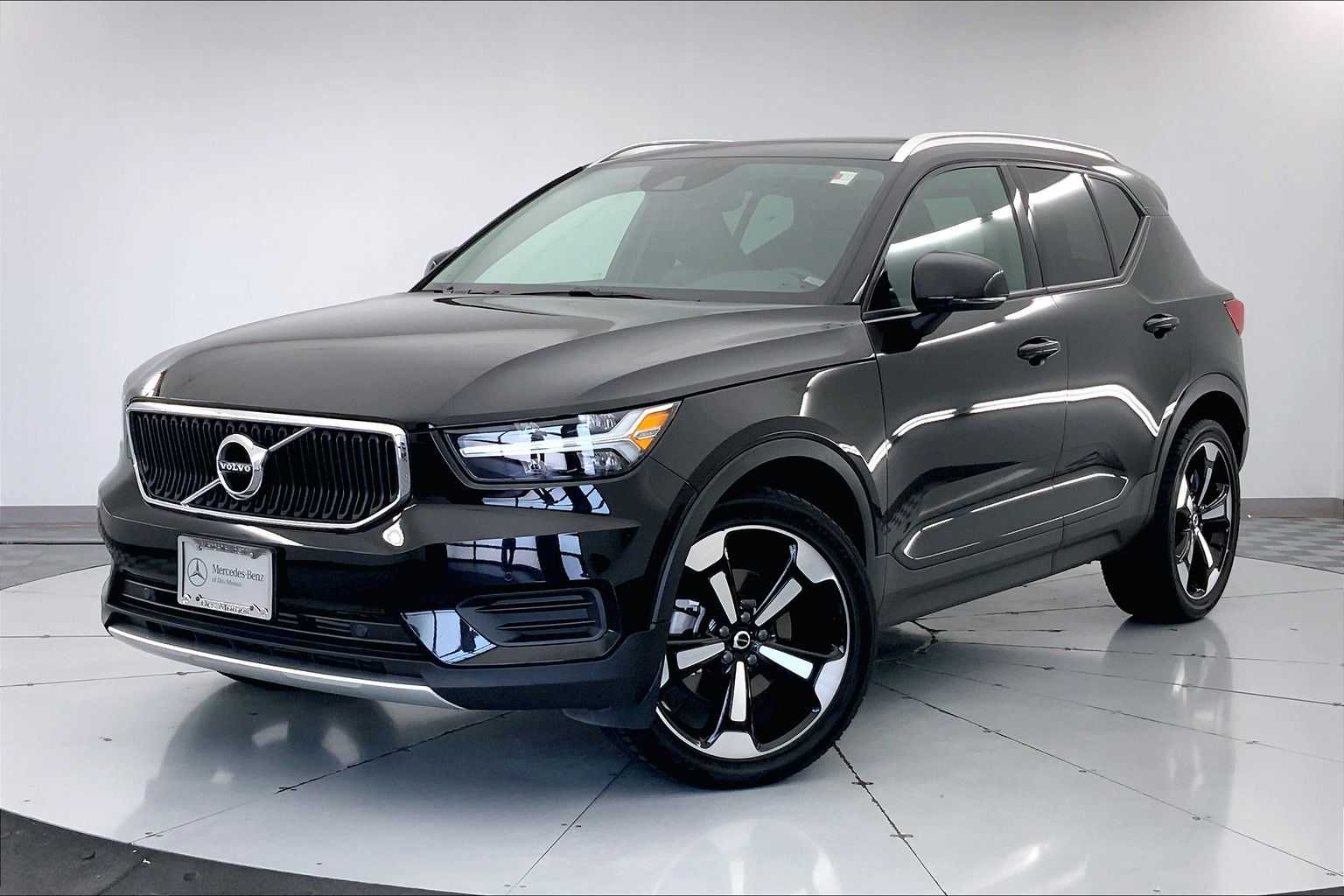 2020 Volvo XC40 T5 Momentum -
                  Urbandale, IA