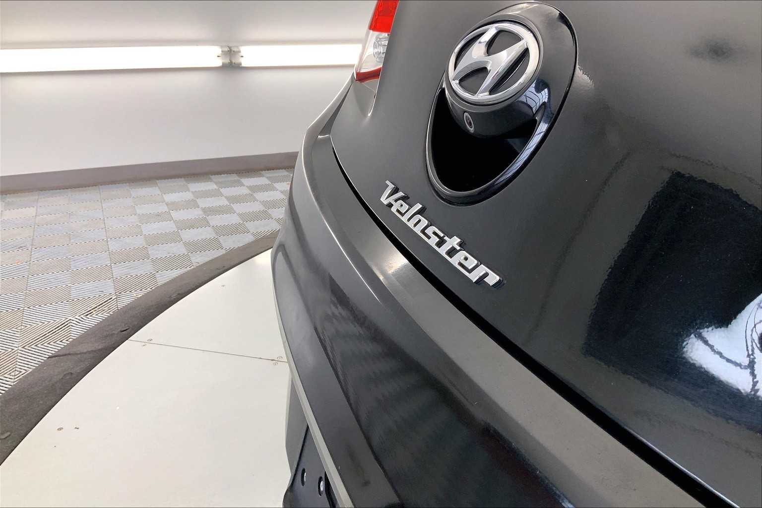 Thumbnail: 2015 Hyundai Veloster - 7