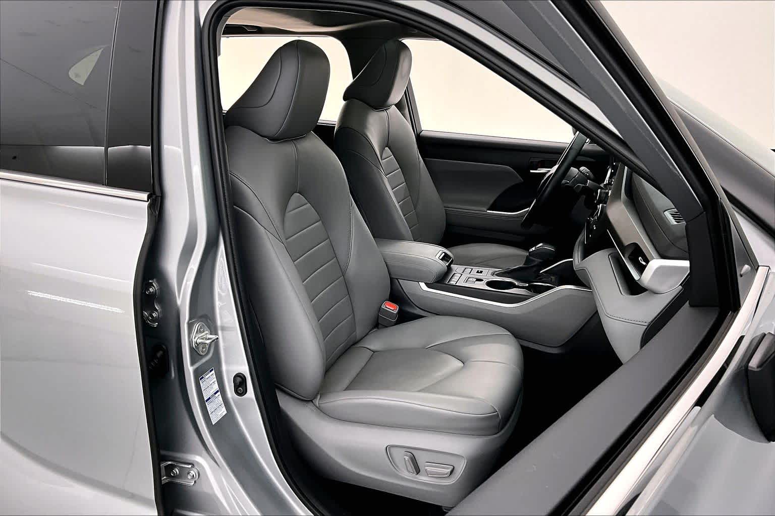 Thumbnail: 2022 Toyota Highlander - 13