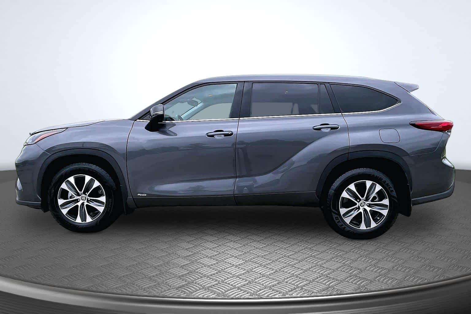 Thumbnail: 2022 Toyota Highlander - 3