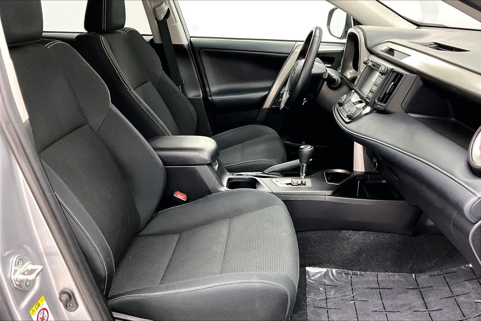 Thumbnail: 2018 Toyota RAV4 - 14