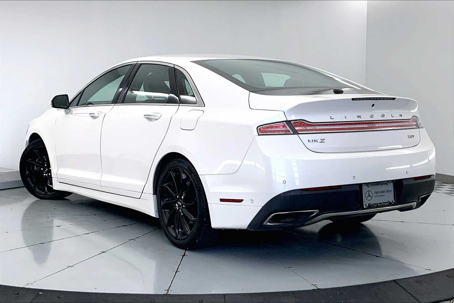 Thumbnail: 2020 Lincoln MKZ - 4