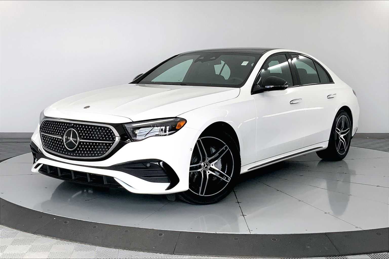 Thumbnail: 2025 Mercedes-Benz E-Class - 1