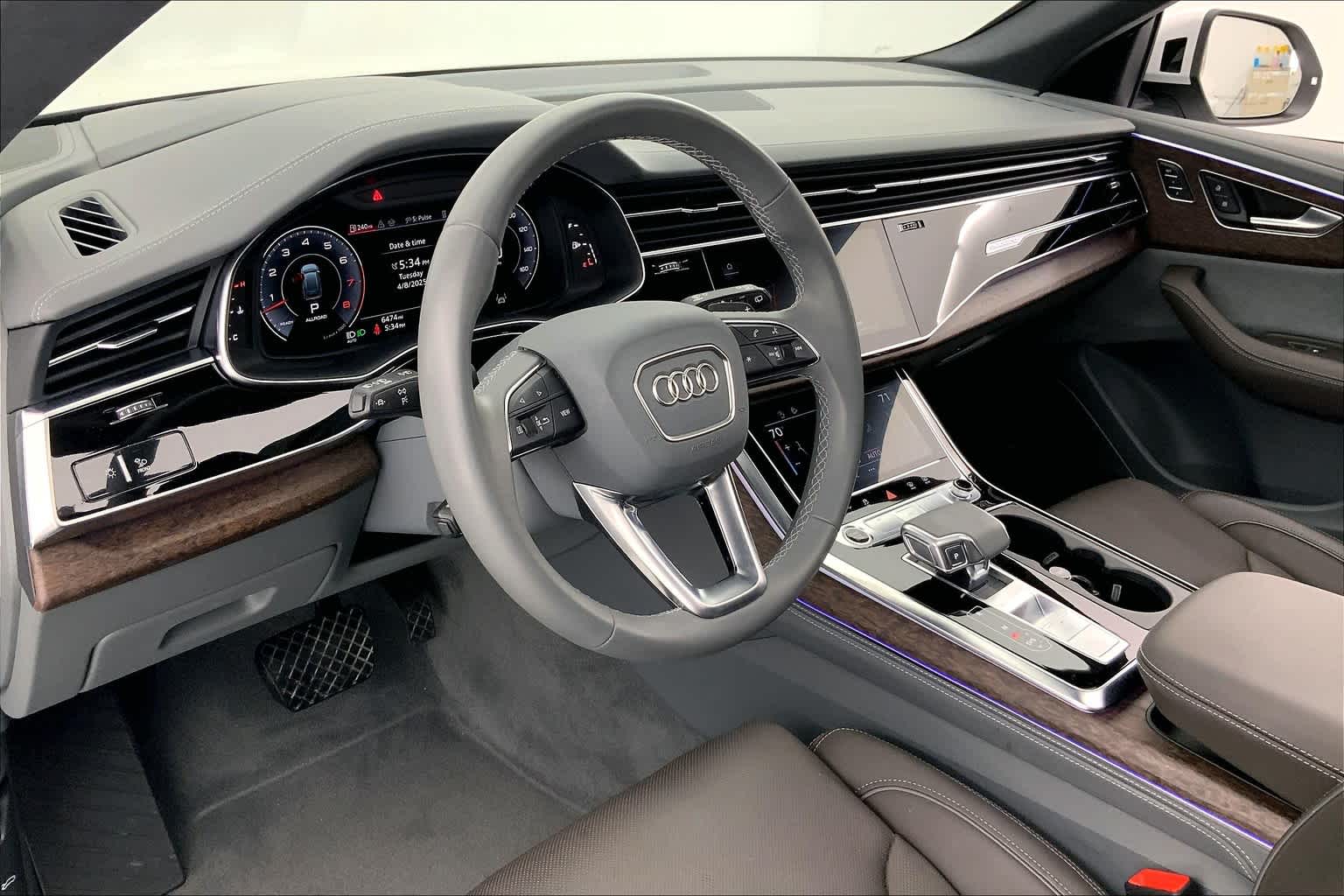 Thumbnail: 2024 Audi Q8 - 2