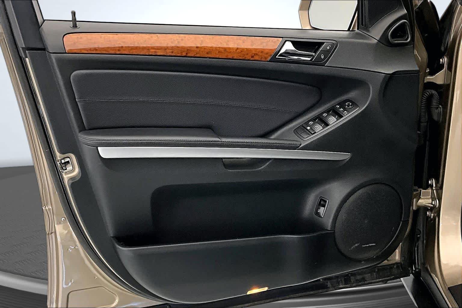 Thumbnail: 2009 Mercedes-Benz M-Class - 23