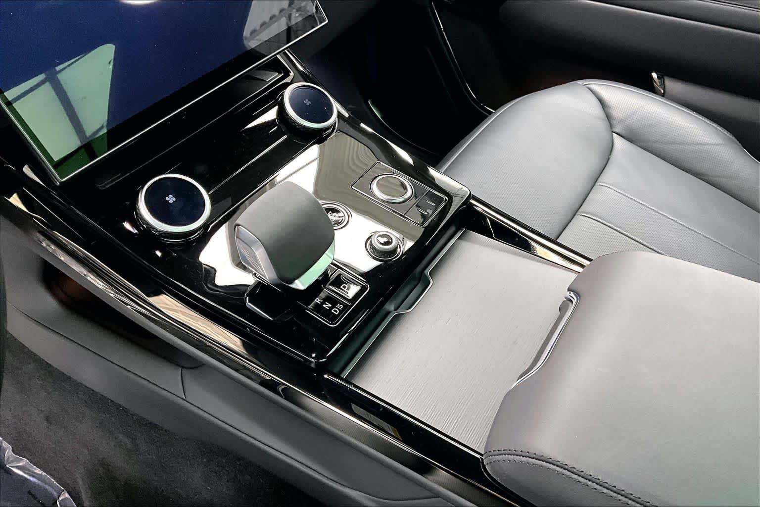 Thumbnail: 2023 Land Rover Range Rover Sport - 17