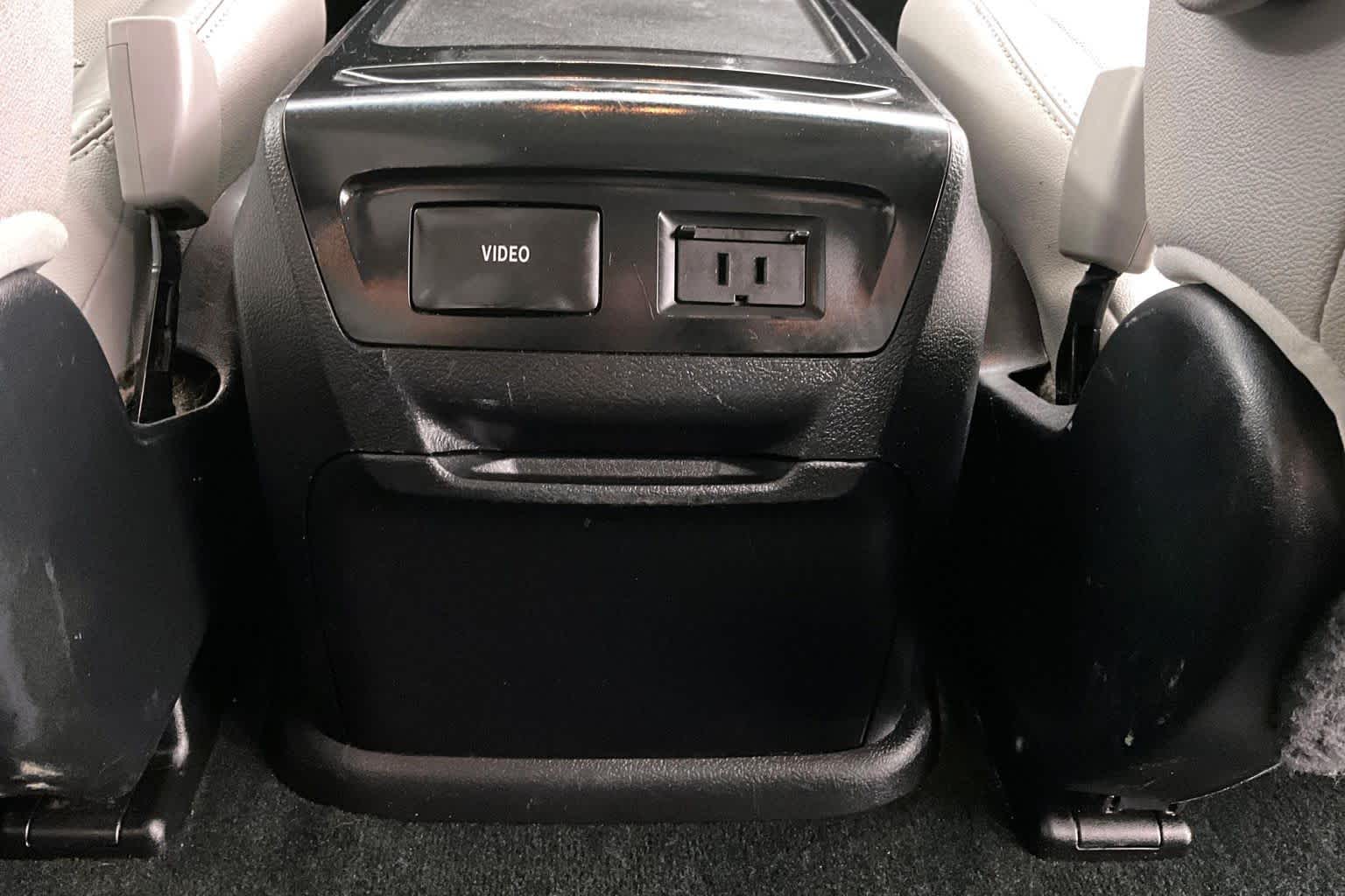 Thumbnail: 2017 Toyota Sienna - 29