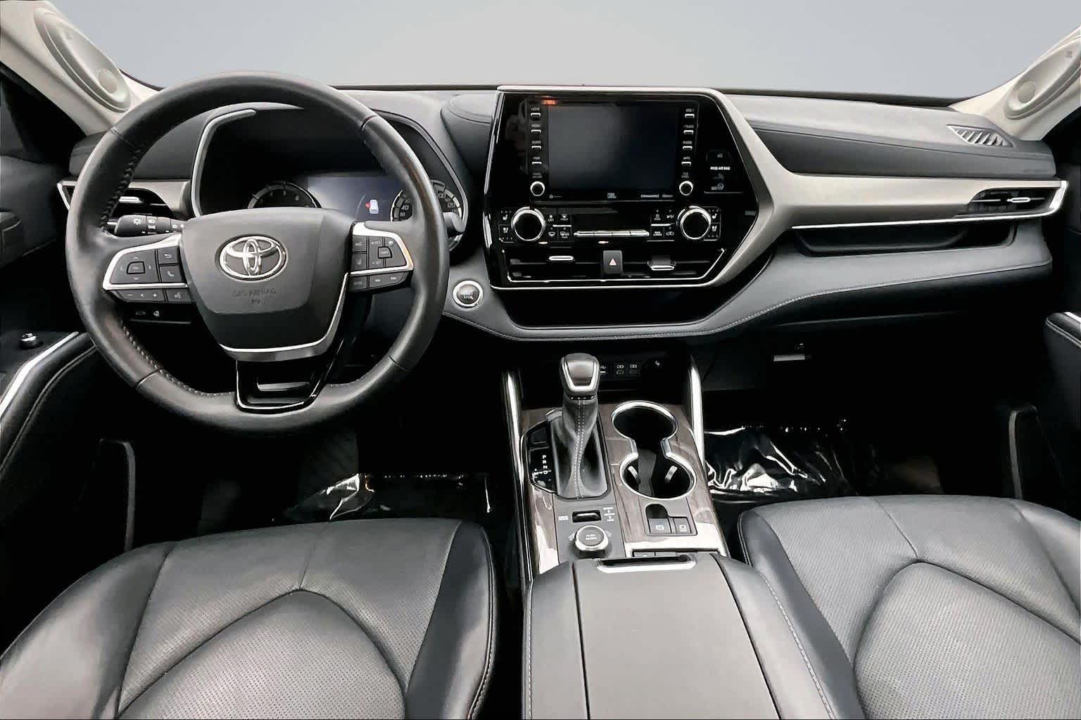 Thumbnail: 2022 Toyota Highlander - 9