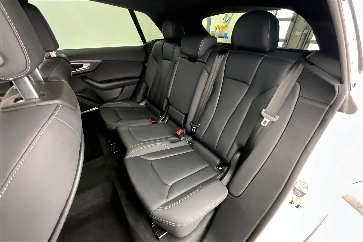 Thumbnail: 2021 Audi Q8 - 13