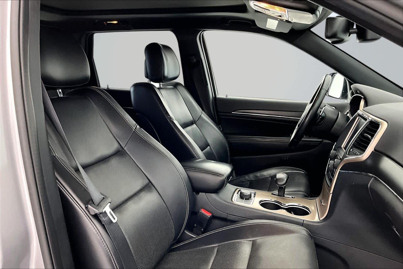 Thumbnail: 2015 Jeep Grand Cherokee - 14