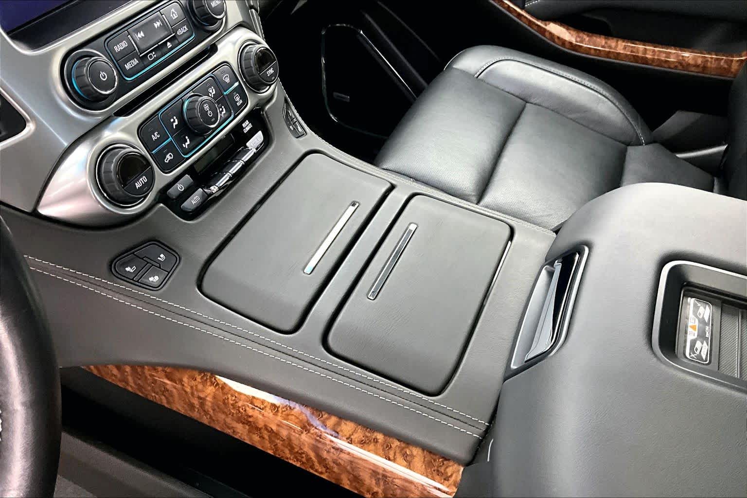 Thumbnail: 2019 Chevrolet Suburban - 16