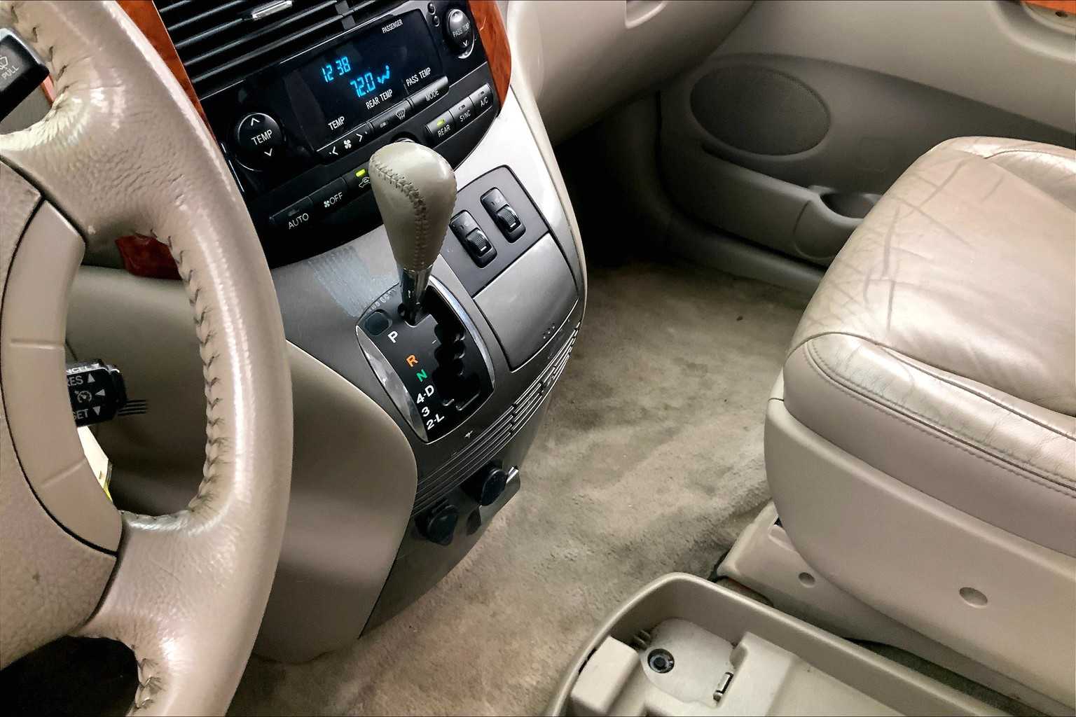 Thumbnail: 2006 Toyota Sienna - 16
