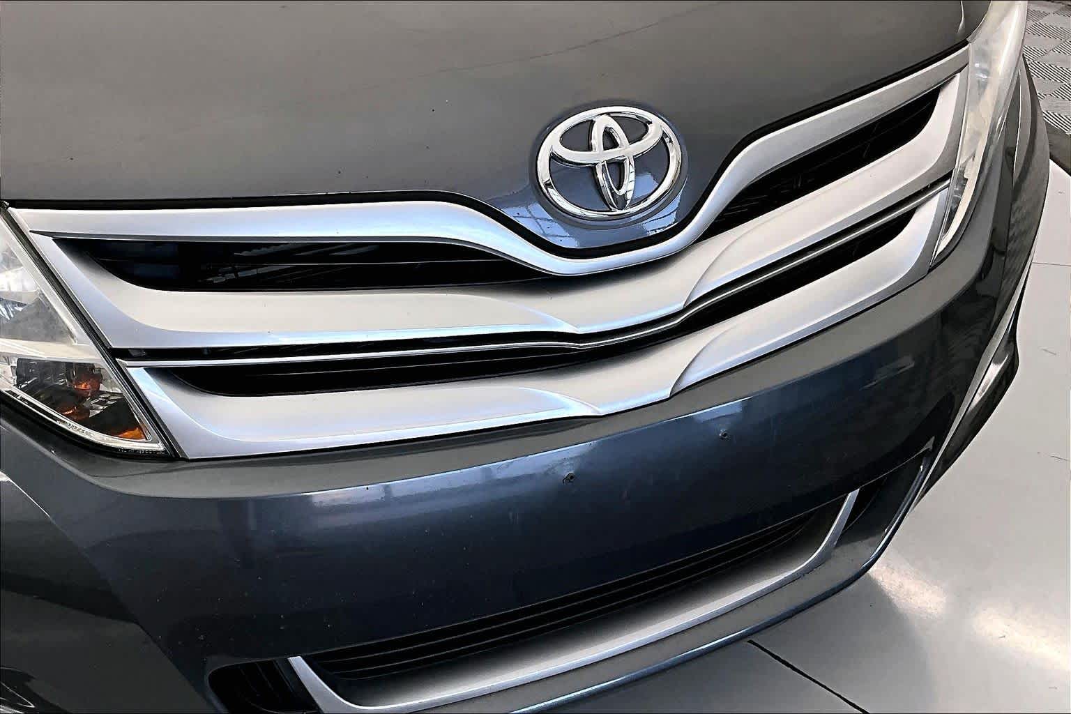 Thumbnail: 2015 Toyota Venza - 25