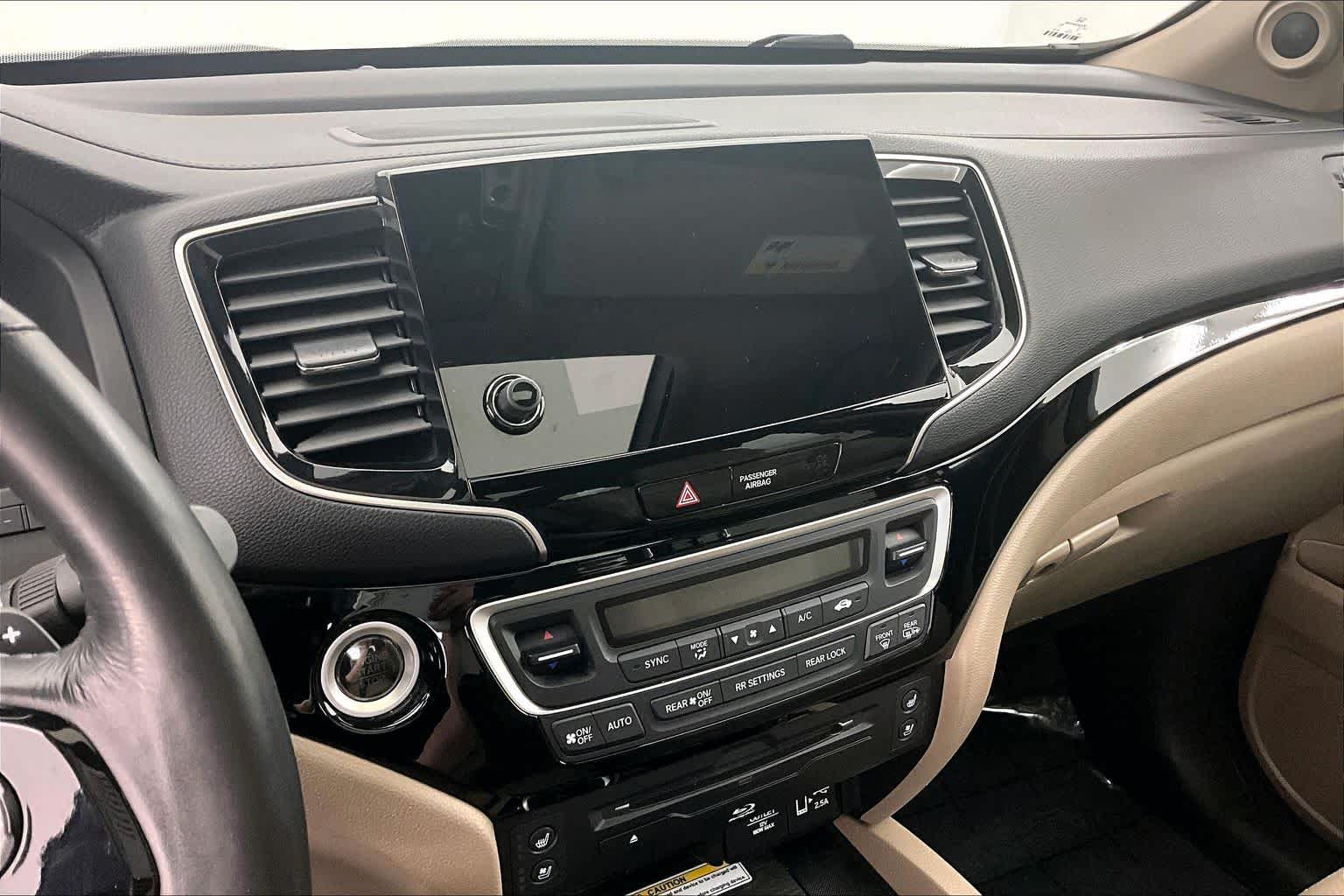 Thumbnail: 2019 Honda Pilot - 16