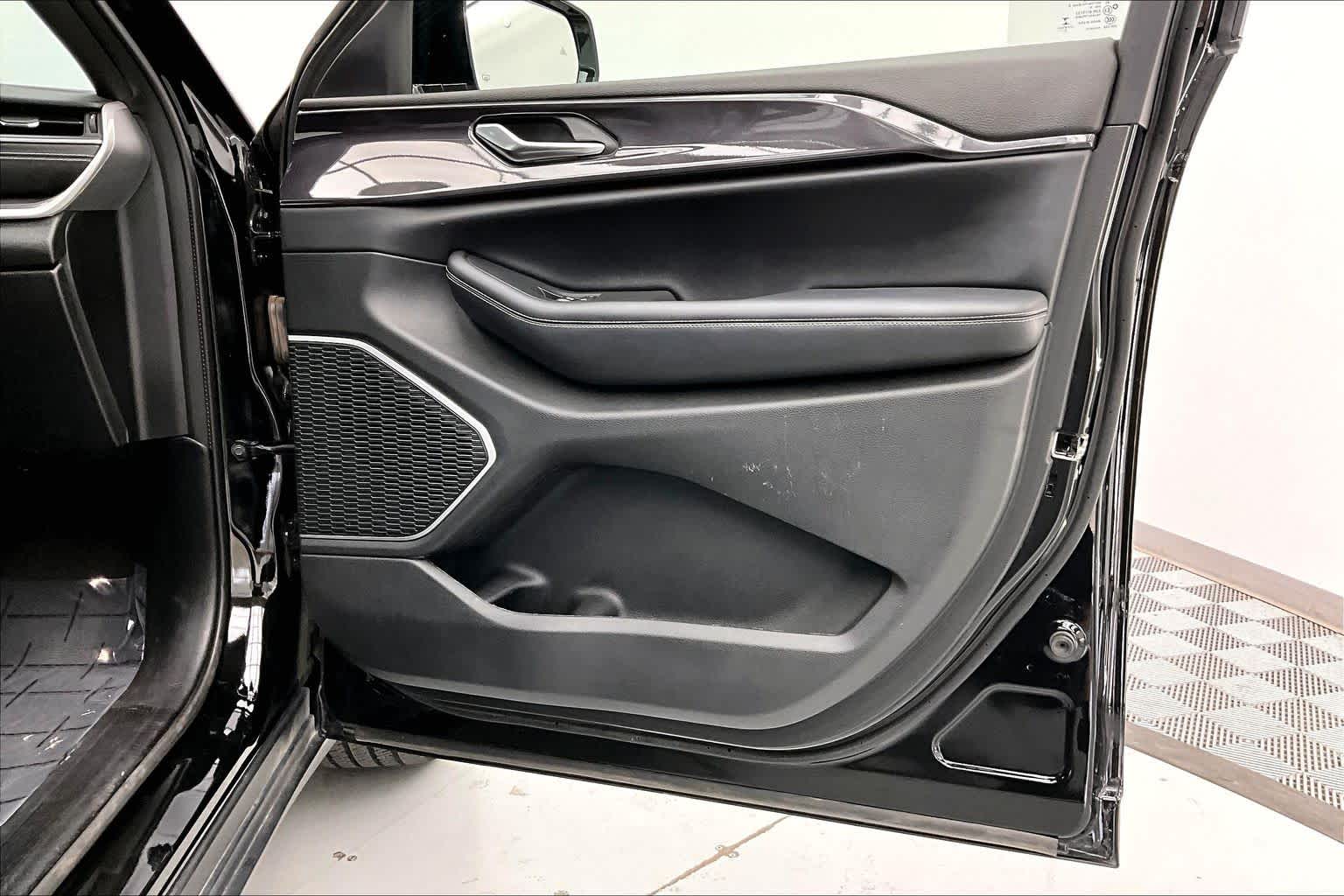 Thumbnail: 2021 Jeep Grand Cherokee L - 24