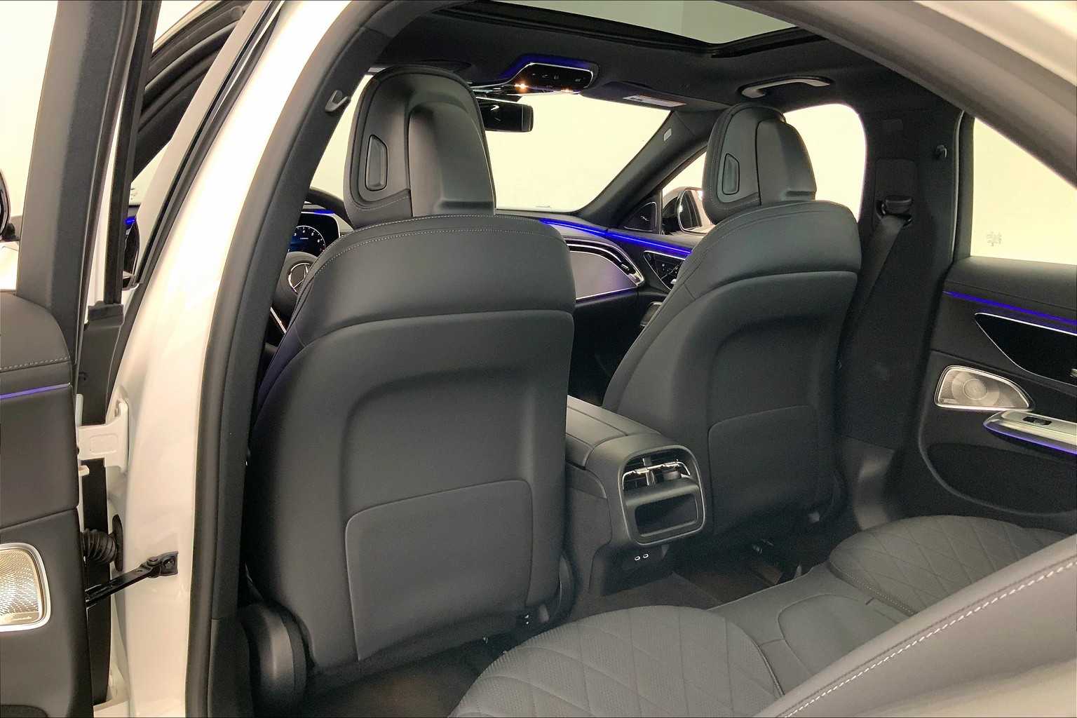 Thumbnail: 2025 Mercedes-Benz E-Class - 12