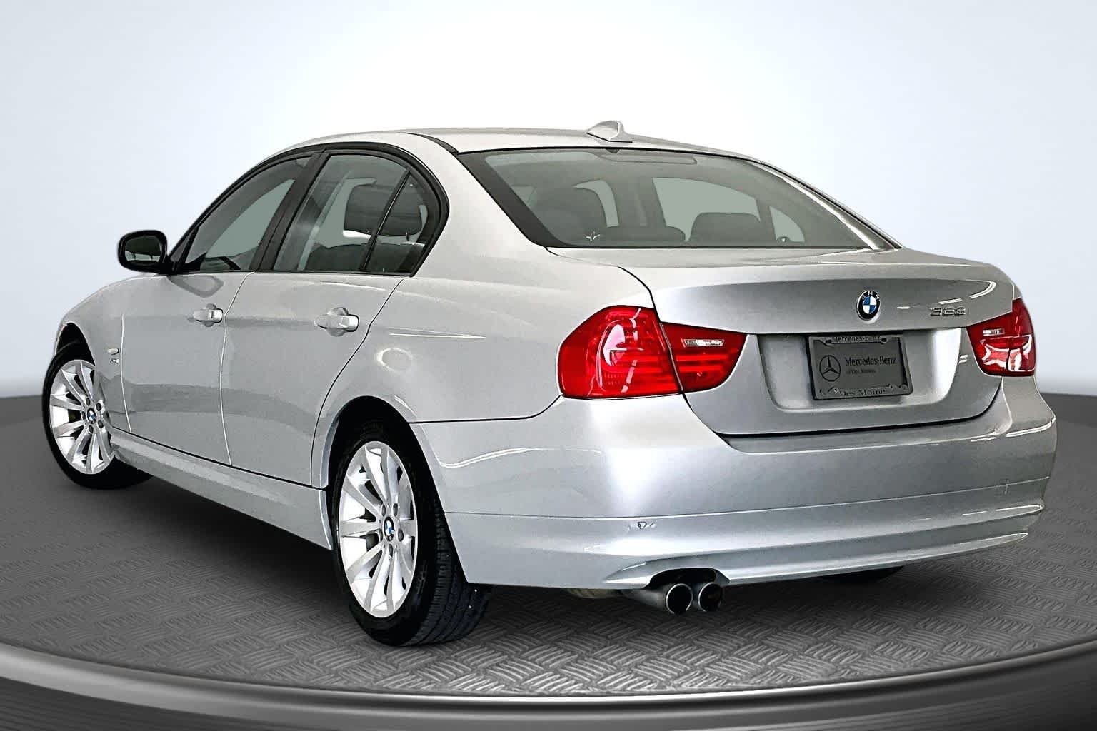 Thumbnail: 2011 BMW 3 Series - 4