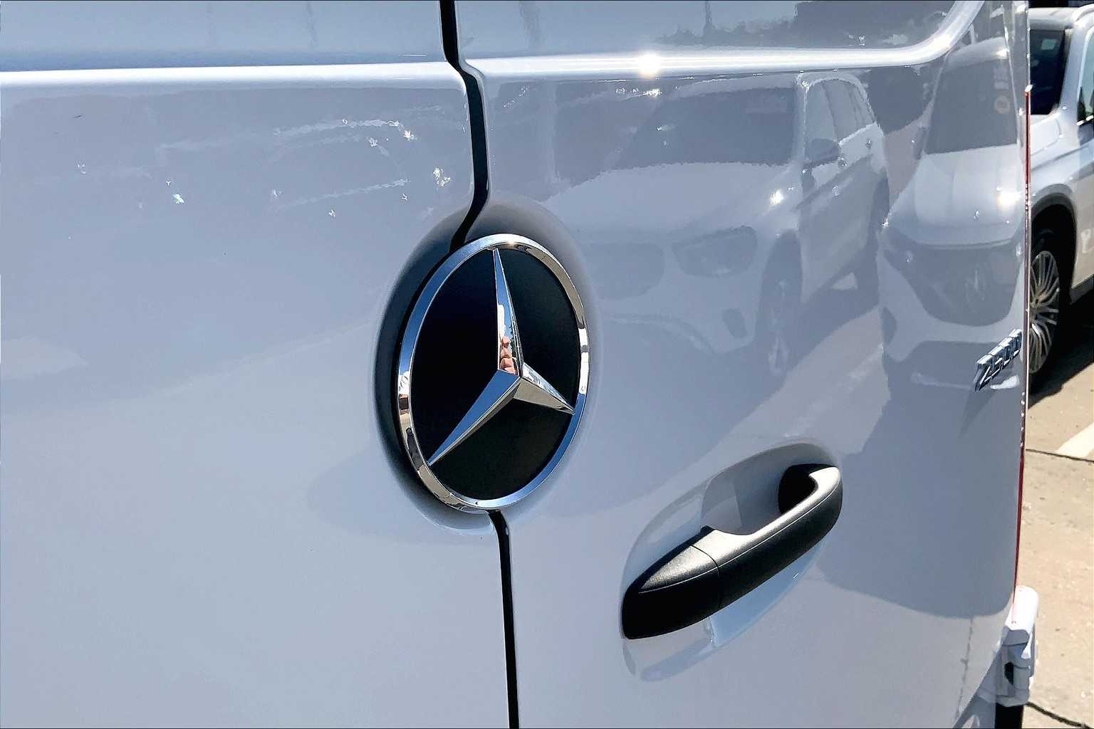 Thumbnail: 2024 Mercedes-Benz Sprinter - 21