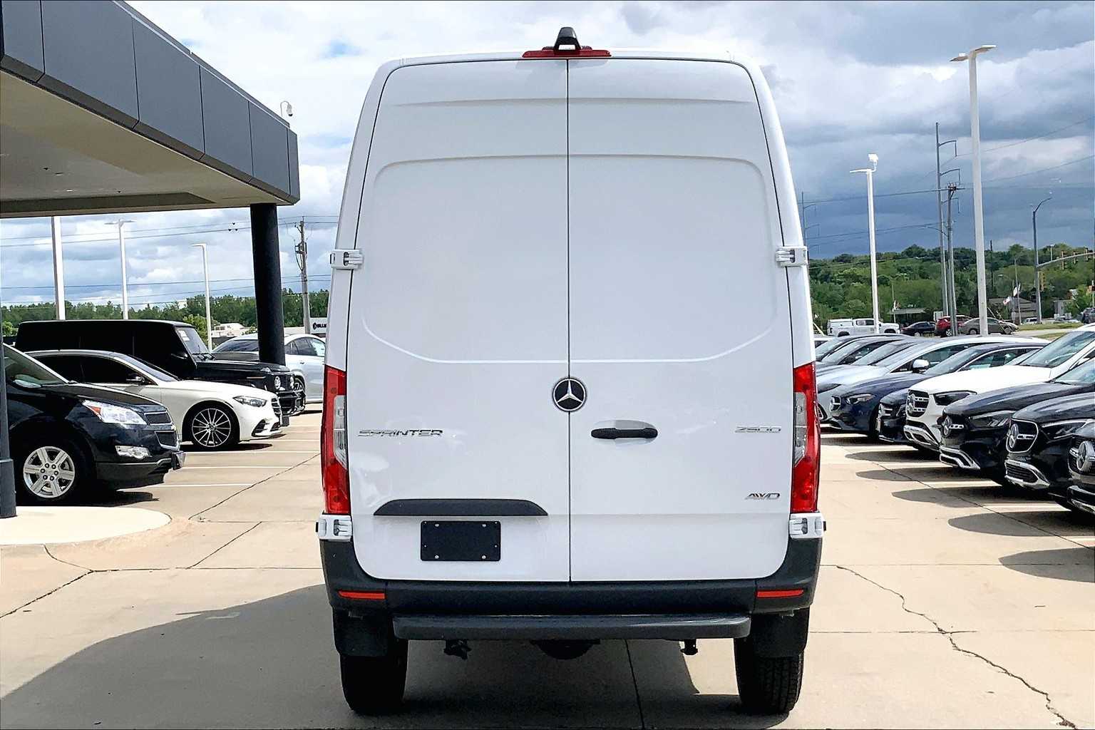 2025 Mercedes-Benz Sprinter 2500 5