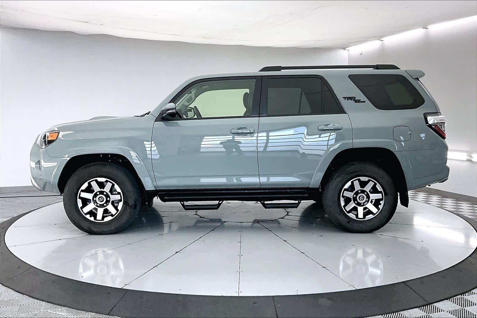 Thumbnail: 2022 Toyota 4Runner - 3