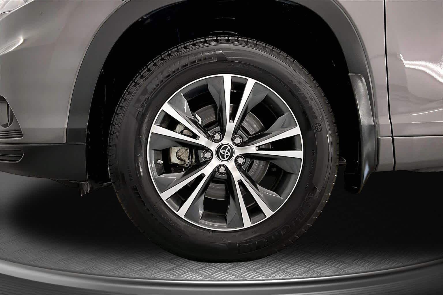 Thumbnail: 2016 Toyota Highlander - 8