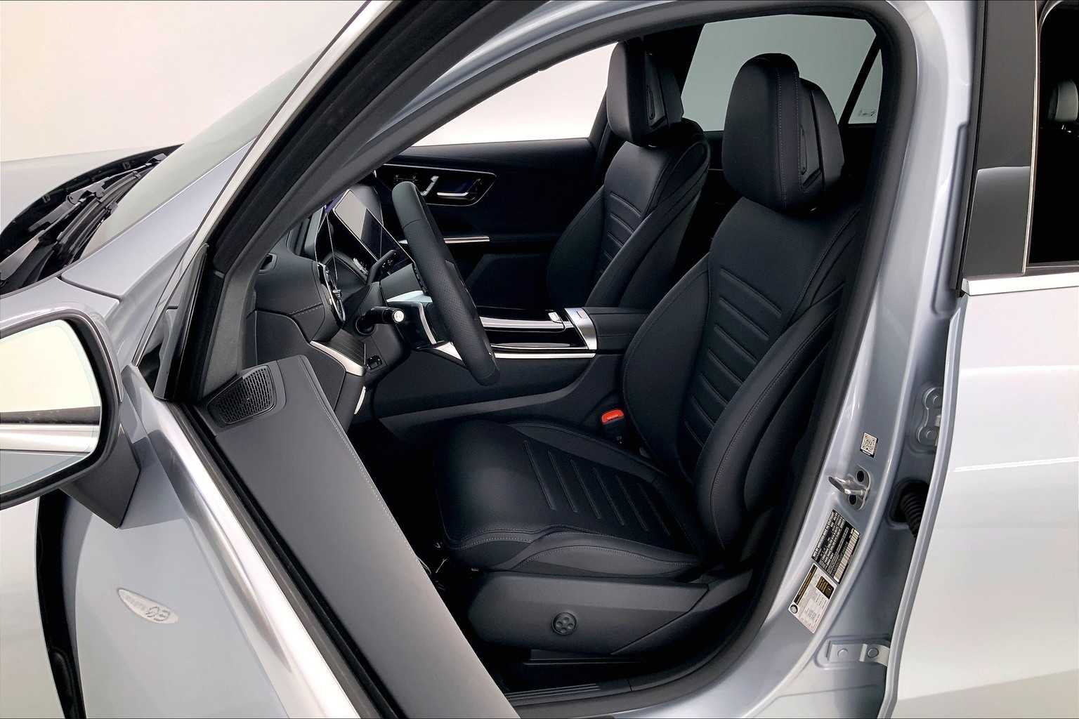 Thumbnail: 2025 Mercedes-Benz GLC - 11