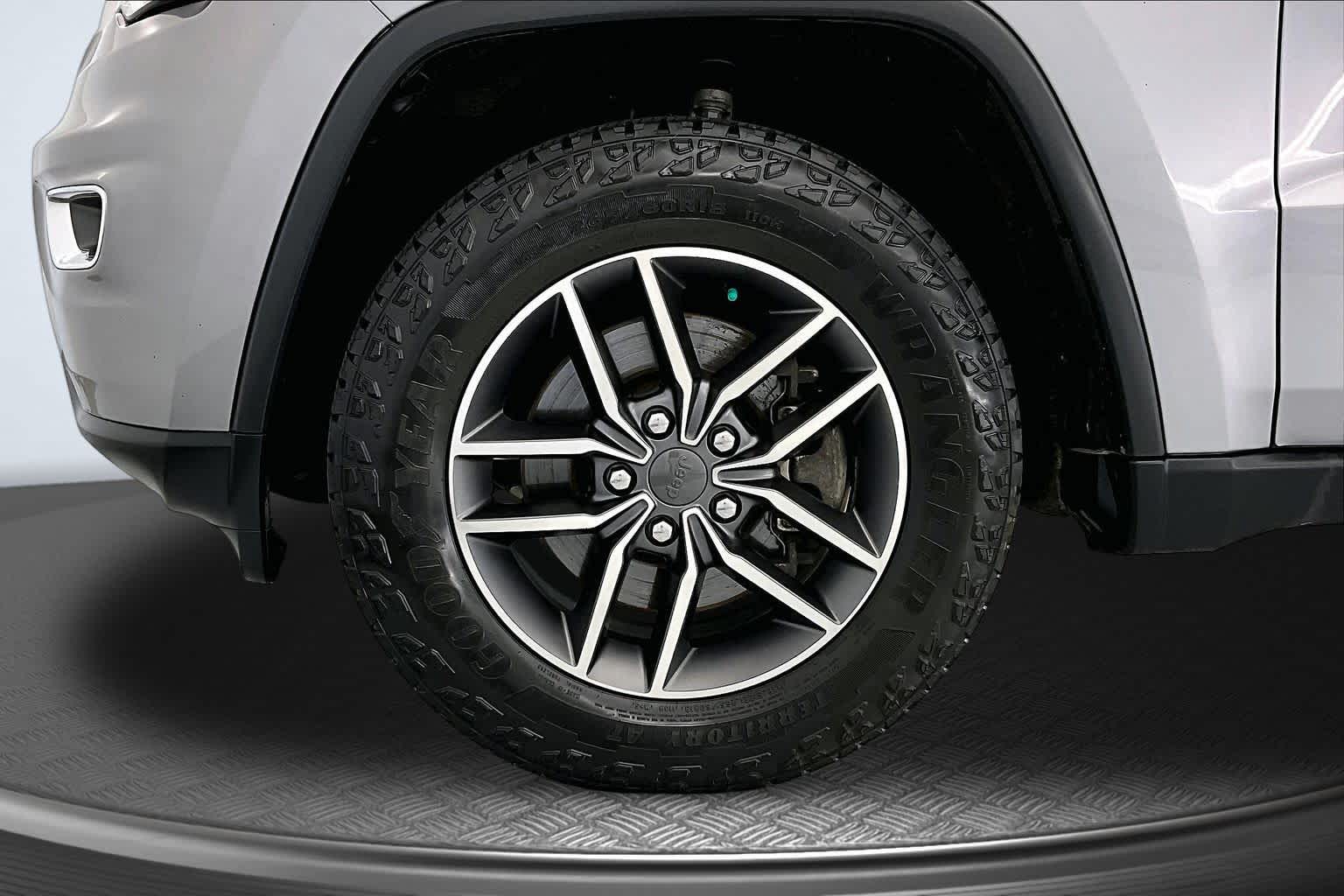 Thumbnail: 2021 Jeep Grand Cherokee - 8