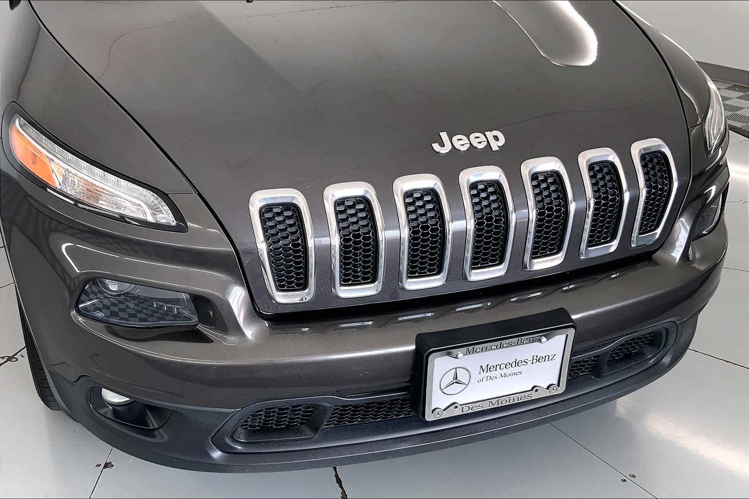 Thumbnail: 2015 Jeep Cherokee - 25
