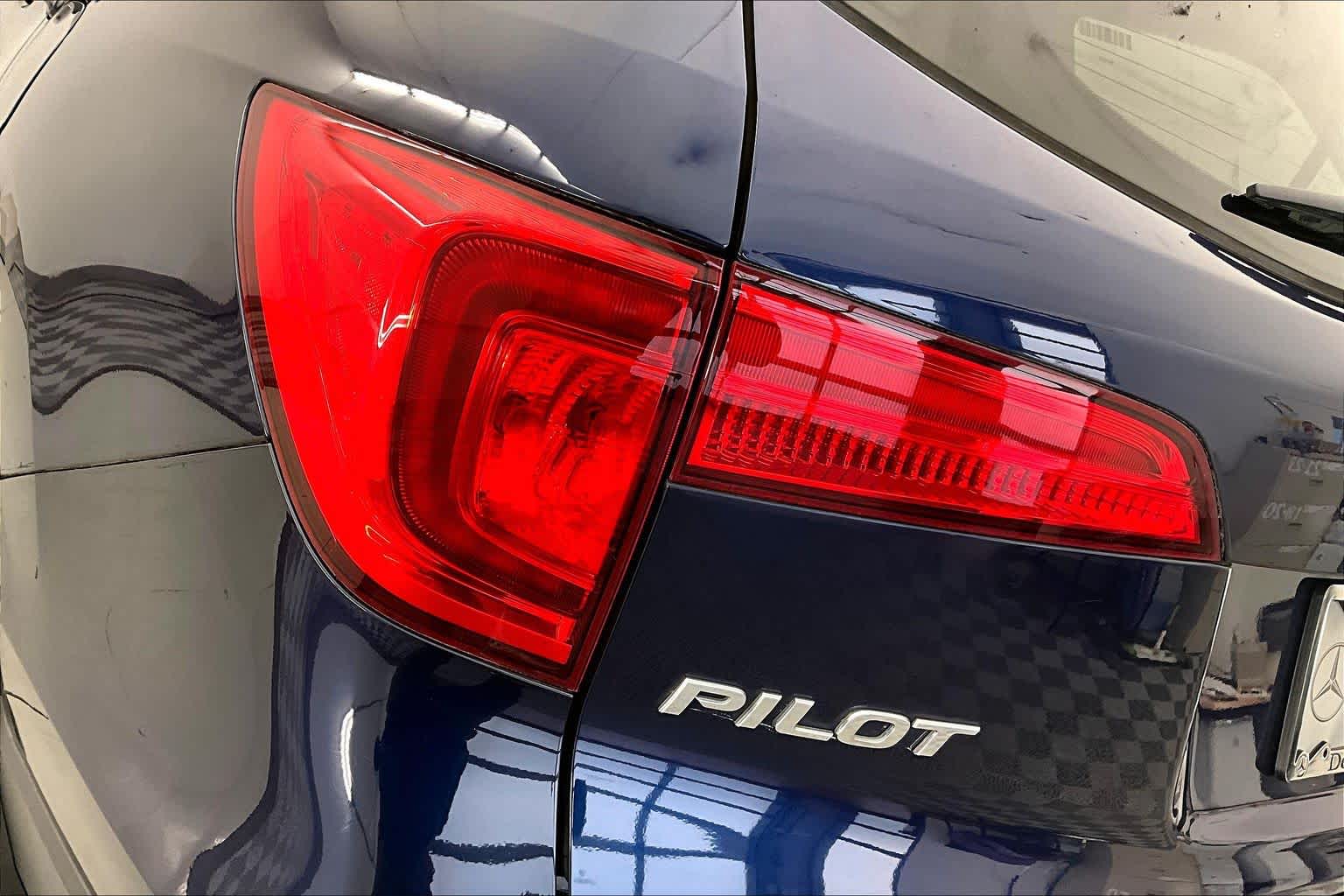 Thumbnail: 2017 Honda Pilot - 25