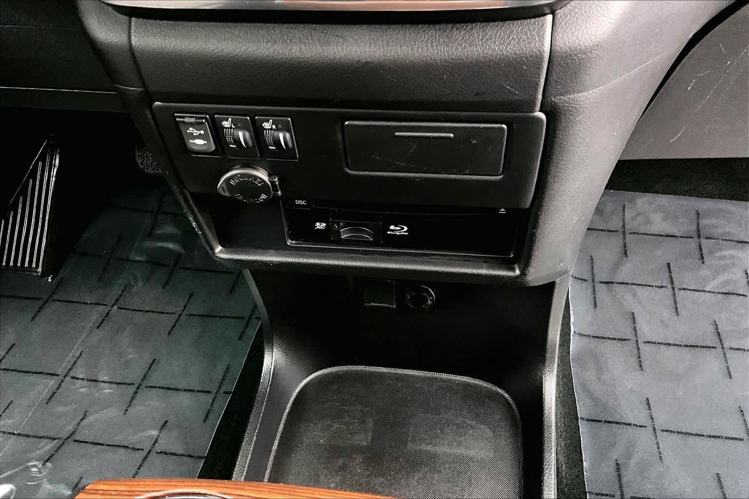 Thumbnail: 2017 Toyota Sienna - 27