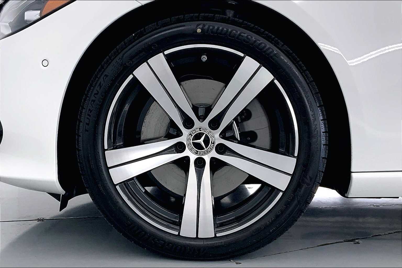 Thumbnail: 2025 Mercedes-Benz C-Class - 8