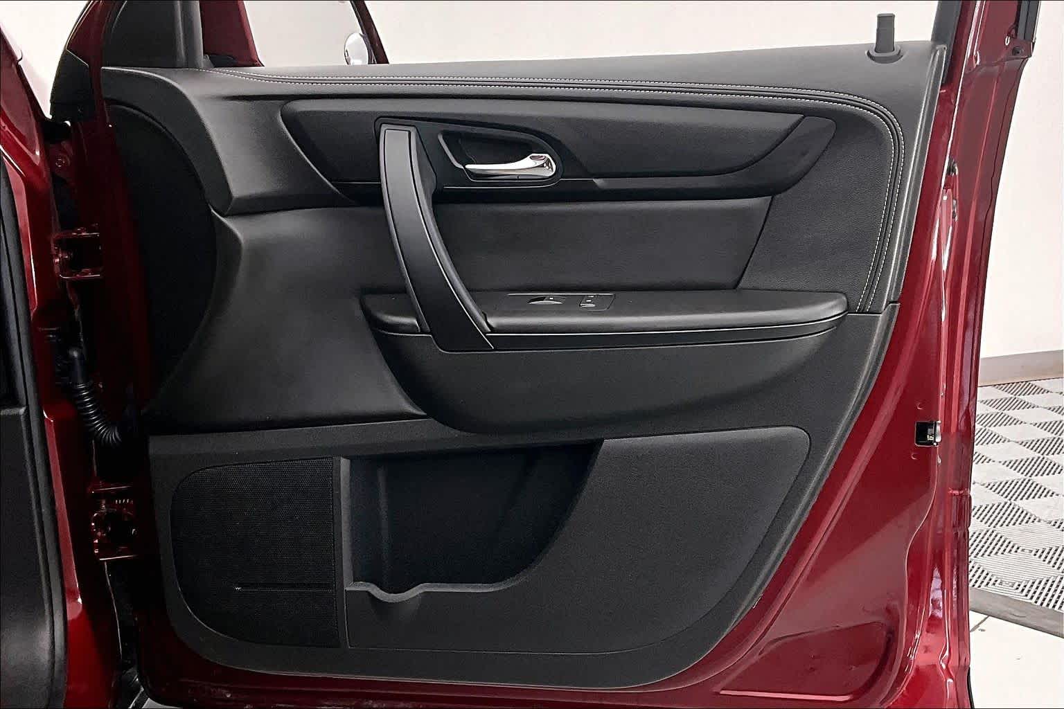 Thumbnail: 2016 Chevrolet Traverse - 23