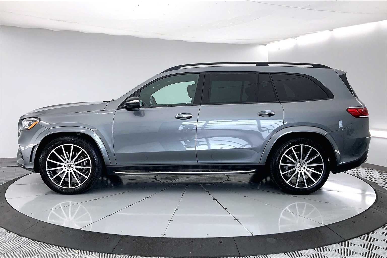 Thumbnail: 2021 Mercedes-Benz GLS - 3