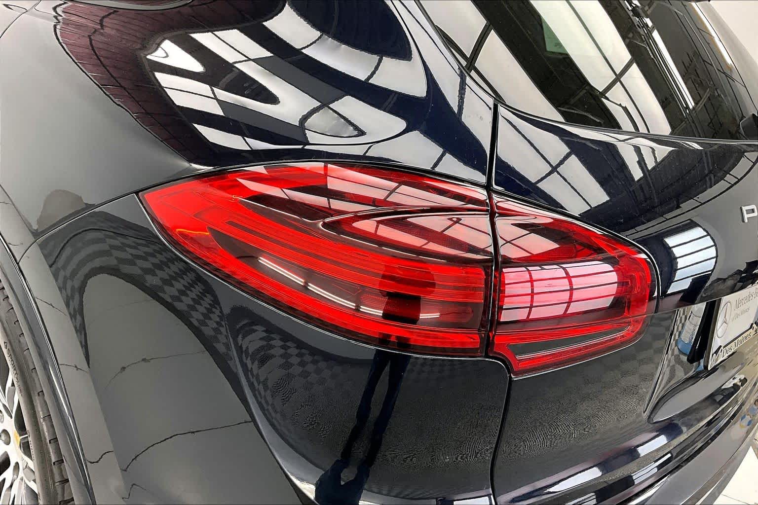 Thumbnail: 2017 Porsche Cayenne - 25