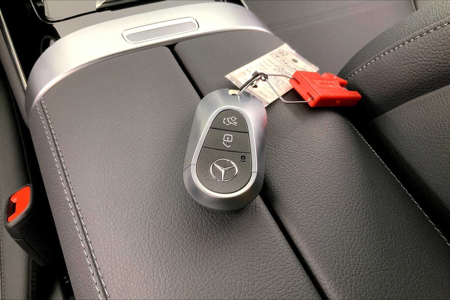 Thumbnail: 2025 Mercedes-Benz GLC - 20