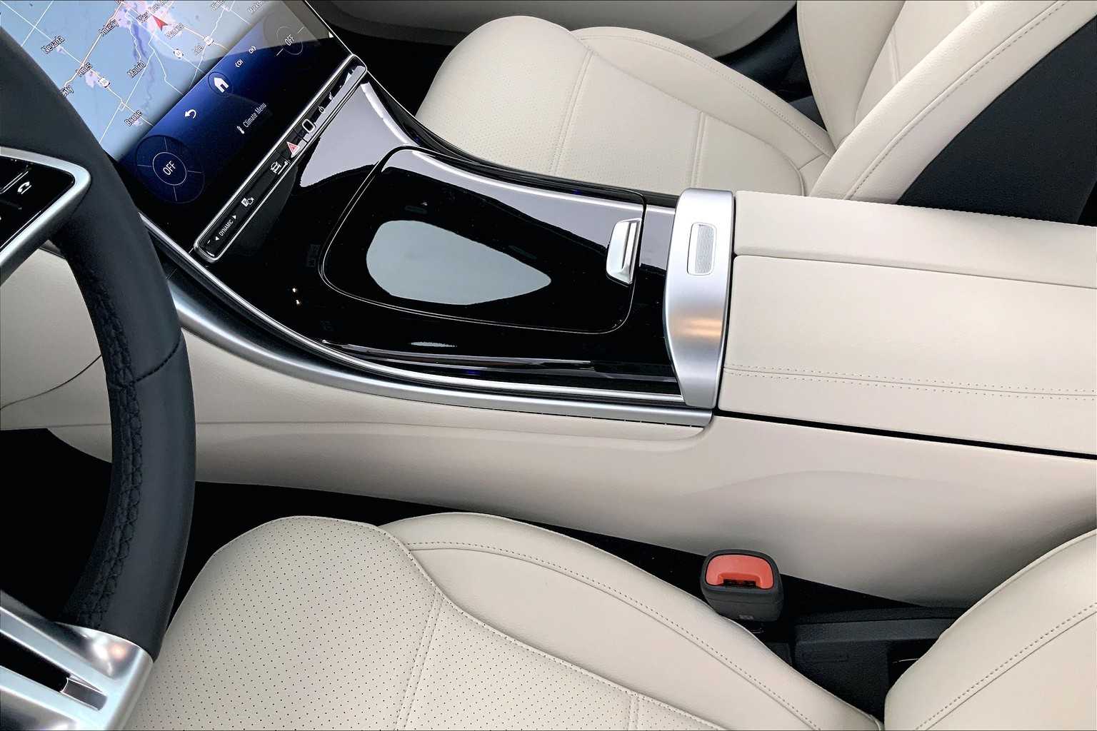 Thumbnail: 2025 Mercedes-Benz C-Class - 13