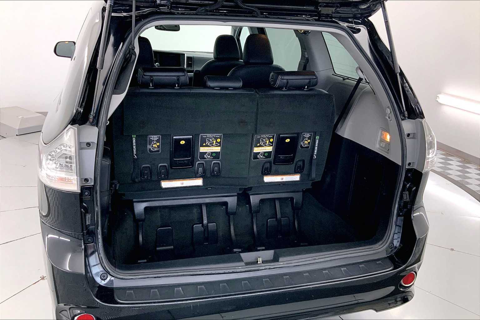 Thumbnail: 2015 Toyota Sienna - 19
