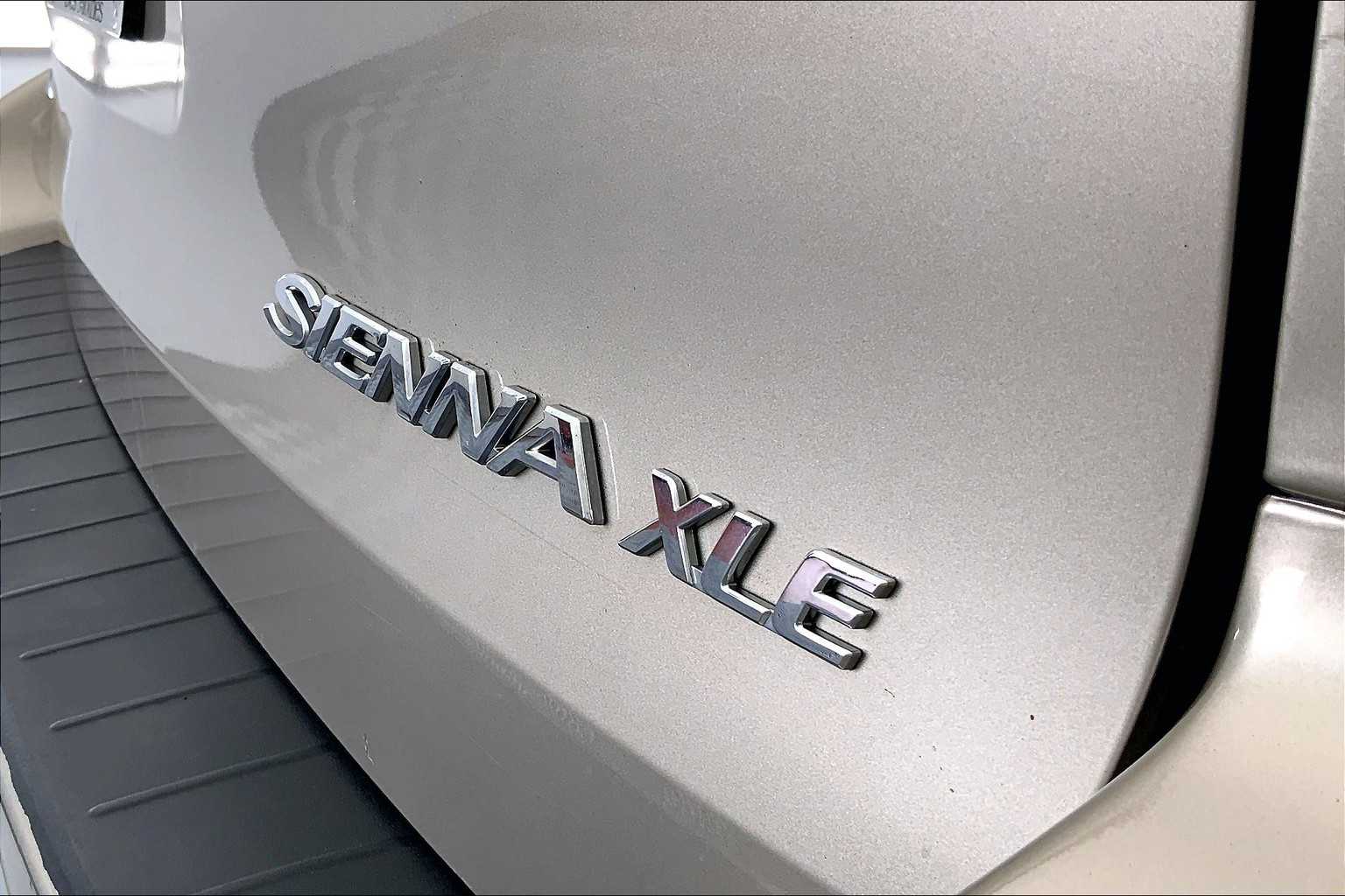 Thumbnail: 2006 Toyota Sienna - 7