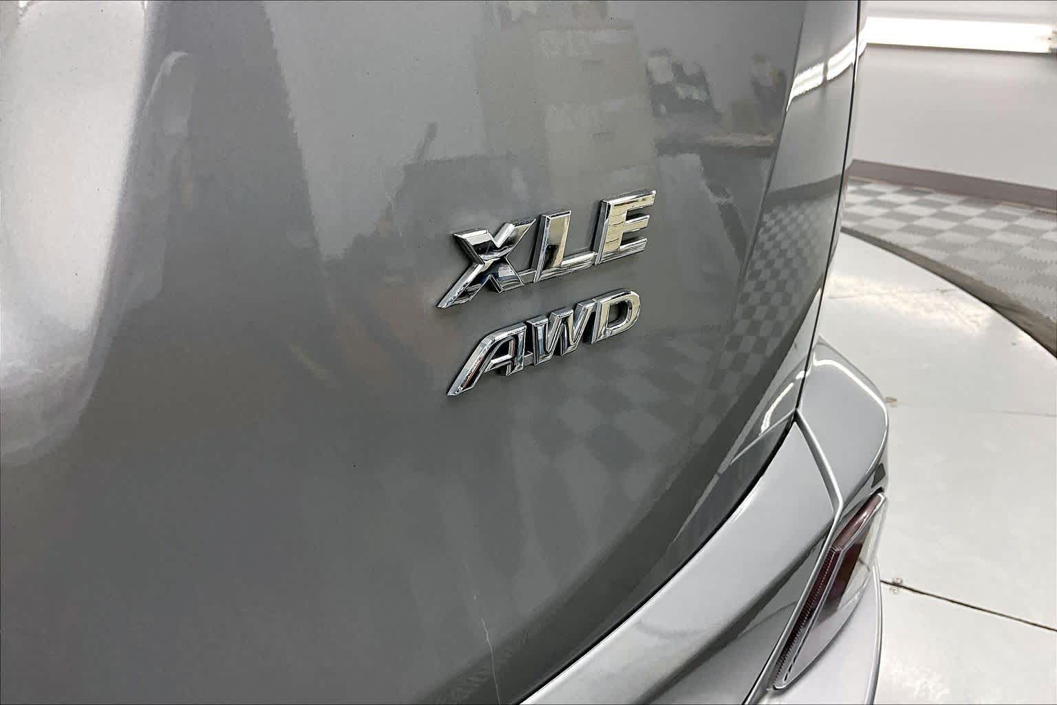 Thumbnail: 2018 Toyota RAV4 - 7