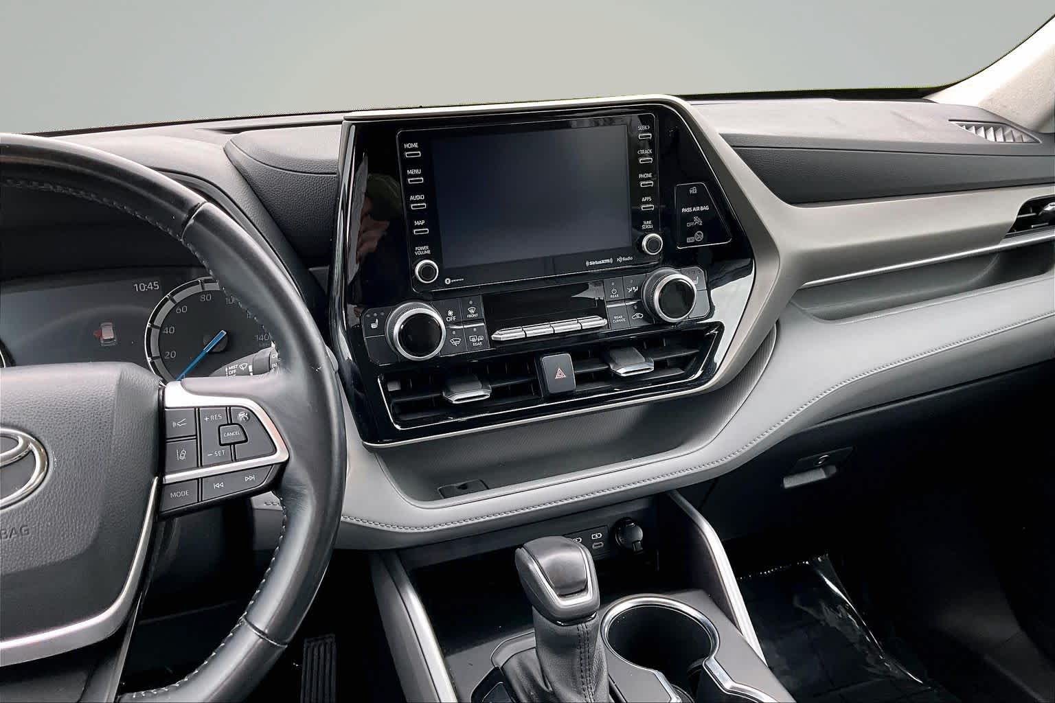 Thumbnail: 2022 Toyota Highlander - 16