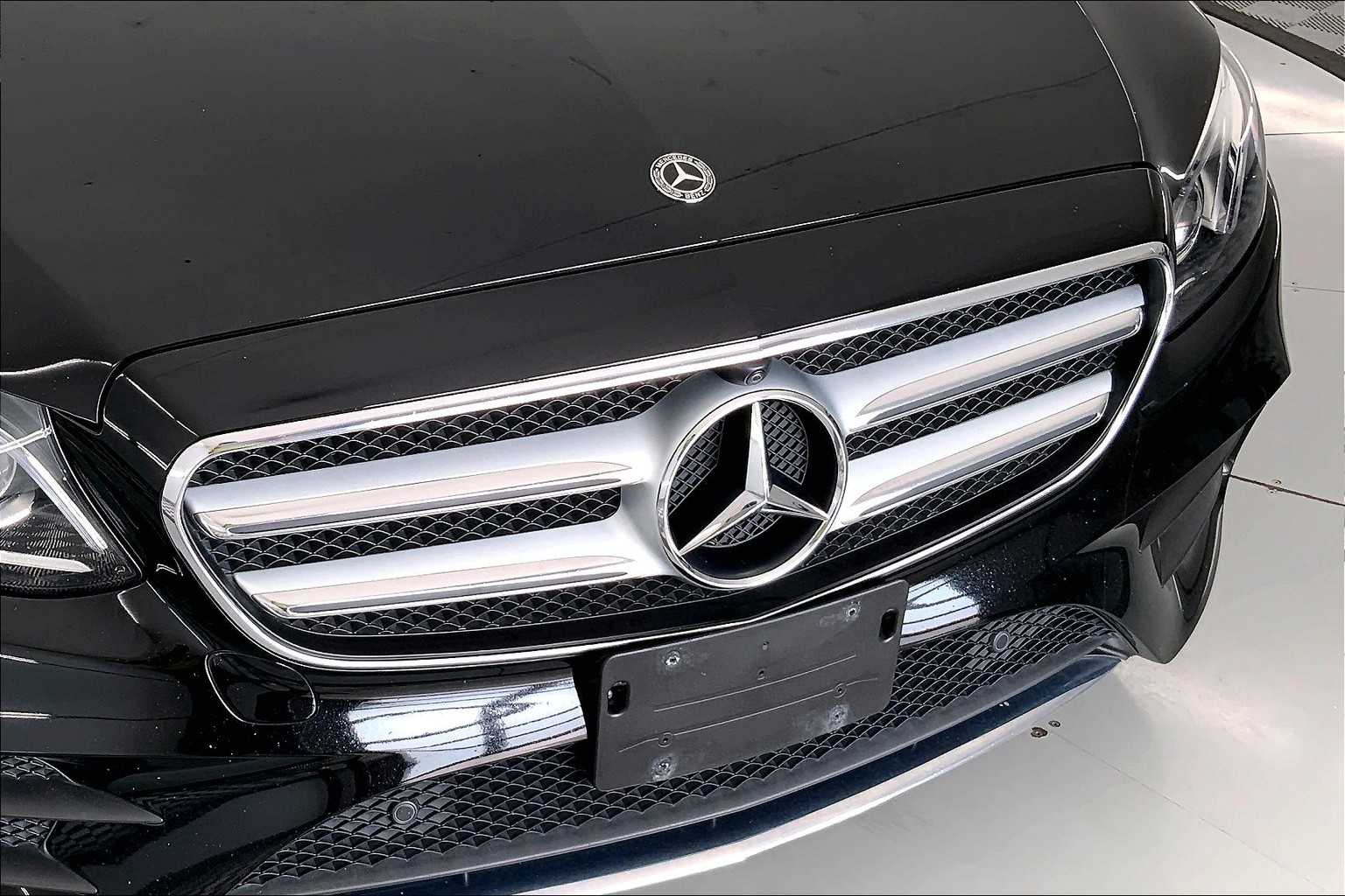Thumbnail: 2019 Mercedes-Benz E-Class - 26