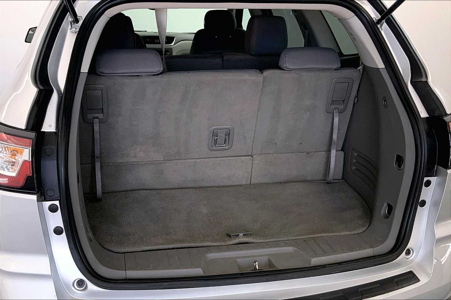 Thumbnail: 2014 Chevrolet Traverse - 19