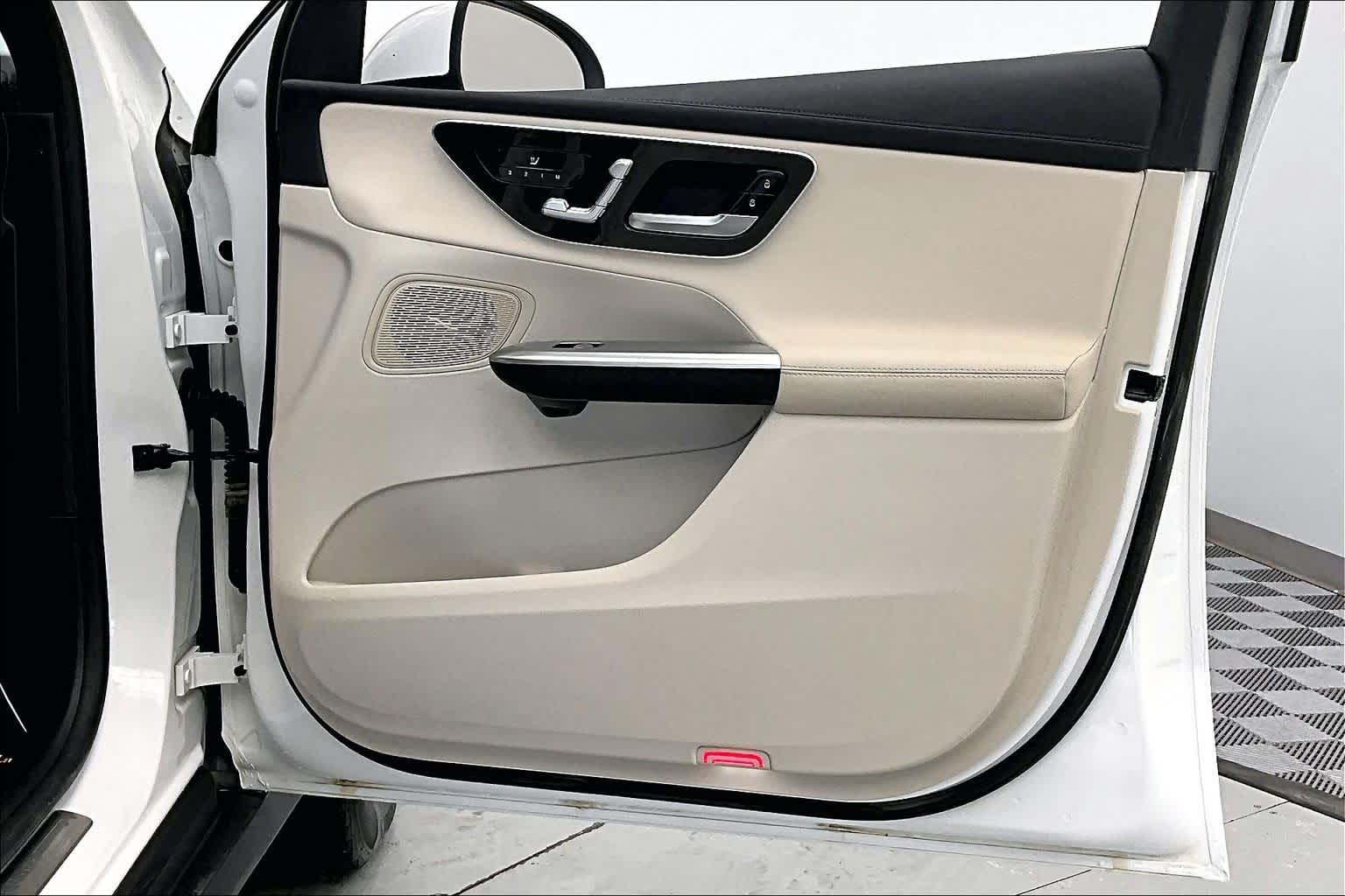 Thumbnail: 2025 Mercedes-Benz GLC - 24